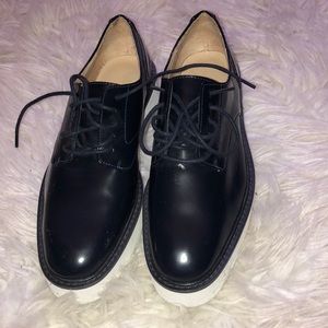 NEVER WORN patent lace up oxfords